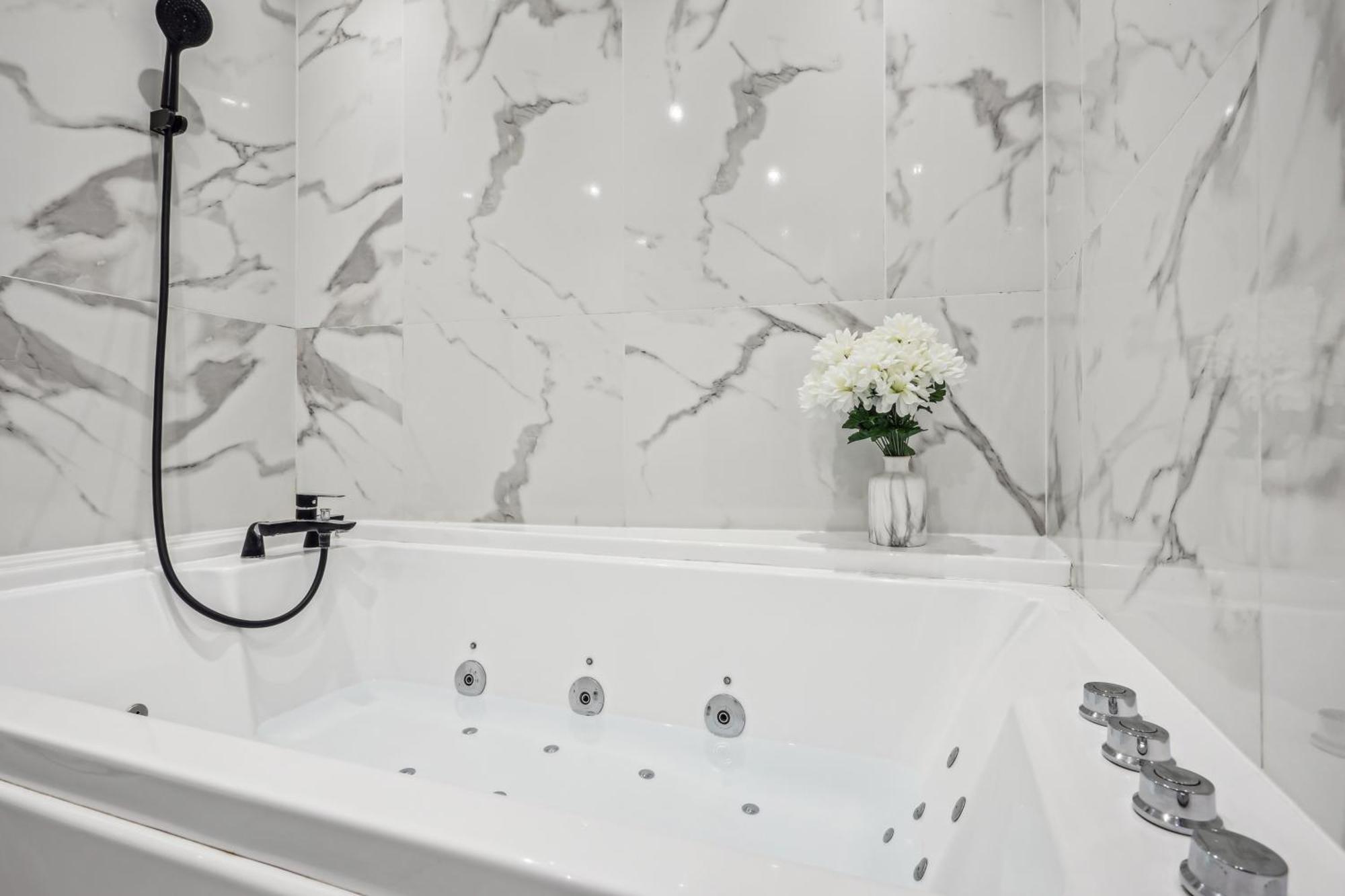 Studio Avec Jacuzzi & Vue Sur Le Parc Soubiran Dammarie-lè-Lys المظهر الخارجي الصورة